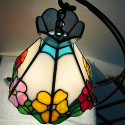 ステンドグラス　花（6面）のランプ 3枚目の画像