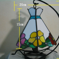ステンドグラス　花（6面）のランプ 4枚目の画像