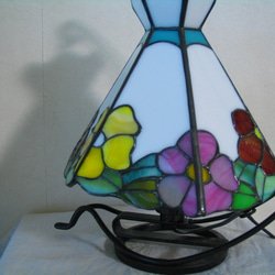 ステンドグラス　花（6面）のランプ 5枚目の画像