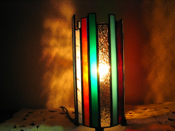 ステンドグラス　虹色ランプ（円錐） 6枚目の画像