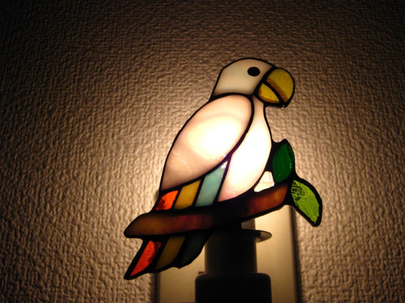 ステンドグラス　インコのナイトライト(ホワイト） 3枚目の画像