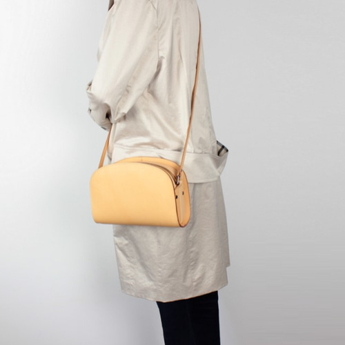 本革 コンパクト半月型レディースショルダーバッグ ☆Brown