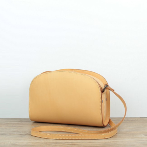 ハニカムパターン ショルダーバッグ 中型 本革 コンパクト半月型レディースショルダーバッグ ☆Brown