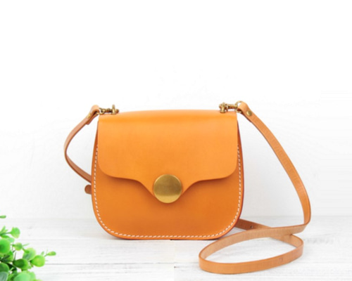 本革 レトロキュートレザーショルダーバッグ ♪Brown
