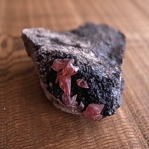 インカローズ（ロードクロサイト）母岩付き結晶 原石 45g ペルー産