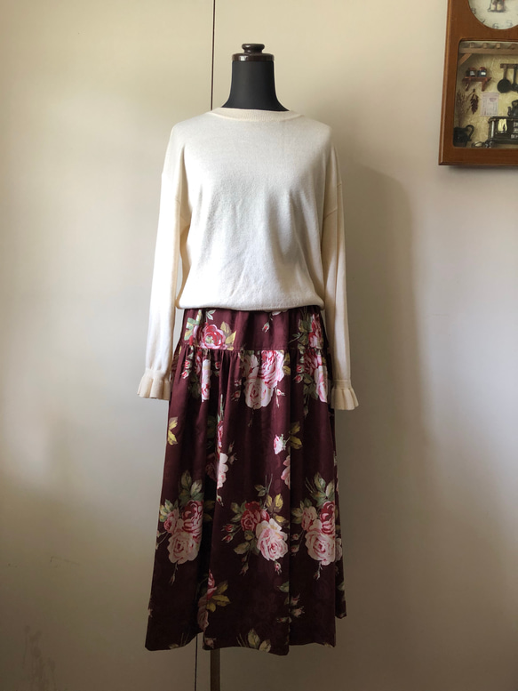 YUWA花柄ジャカード織、ボルドー二段ティアードスカート 1枚目の画像