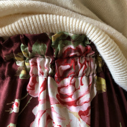 YUWA花柄ジャカード織、ボルドー二段ティアードスカート 2枚目の画像