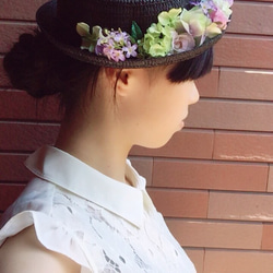 ミニバラと紫陽花の麦わら帽子 2枚目の画像