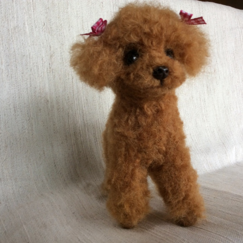 羊毛フェルト 毛糸 トイプードル（レッド）大きめ❣️23cm 羊毛フェルト レッドトイプードル ブローチ ブローチ CHIRA MIRA