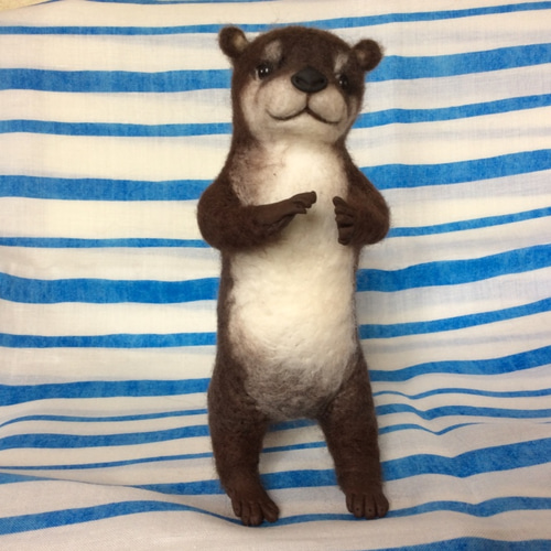 羊毛フェルト　カワウソお母さん　大きい 羊毛フェルトカワウソお母さん大きい