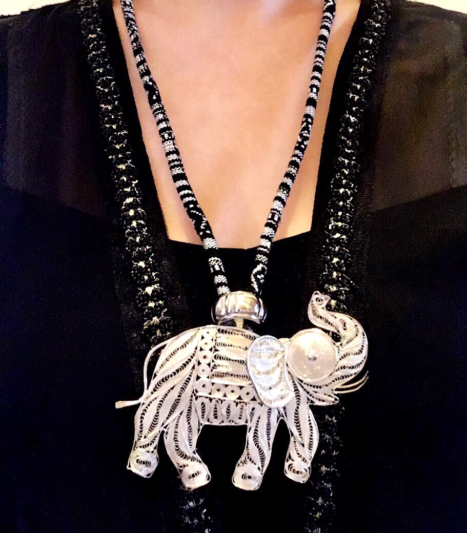 エレファントのブローチにもなるペンダントヘッド