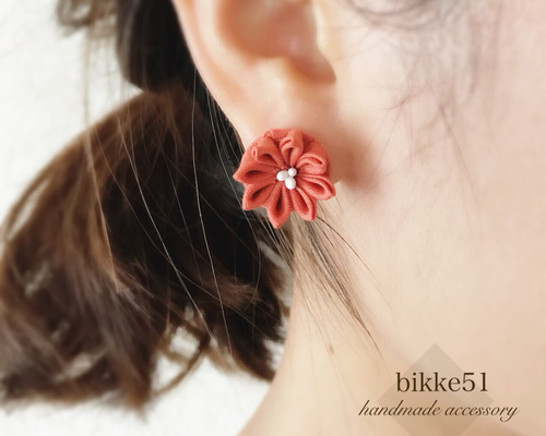 niki.du.poulain  布花　片耳ピアス　フラワー　木蓮のような花 niki.du.poulain 布花 片耳ピアス フラワー 木蓮のような花