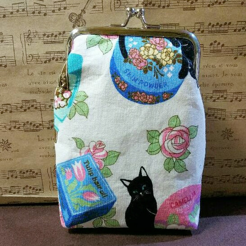 送料無料】☆和モダン☆黒猫ちゃんとコスメ柄☆がま口 タバコケース  