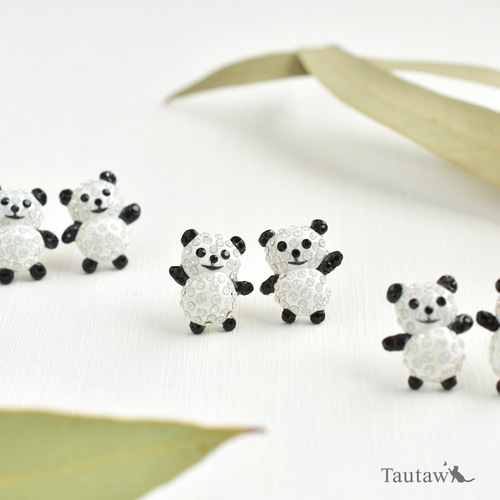 手を振るパンダちゃん ピアス・イヤリング ピアス（スタッド・一粒
