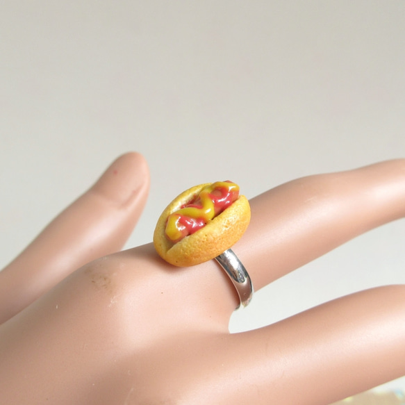 熱狗 hotdog 戒指 - 迷你黏土食物 第1張的照片
