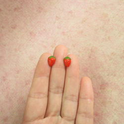 草莓 耳環 迷你水果 - 不銹鋼耳釘 第2張的照片