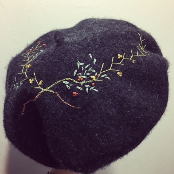 Moko_k. Handmade 純羊毛貝蕾帽 枝葉 手工刺繡 第2張的照片