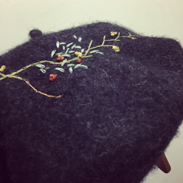 Moko_k. Handmade 純羊毛貝蕾帽 枝葉 手工刺繡 第3張的照片