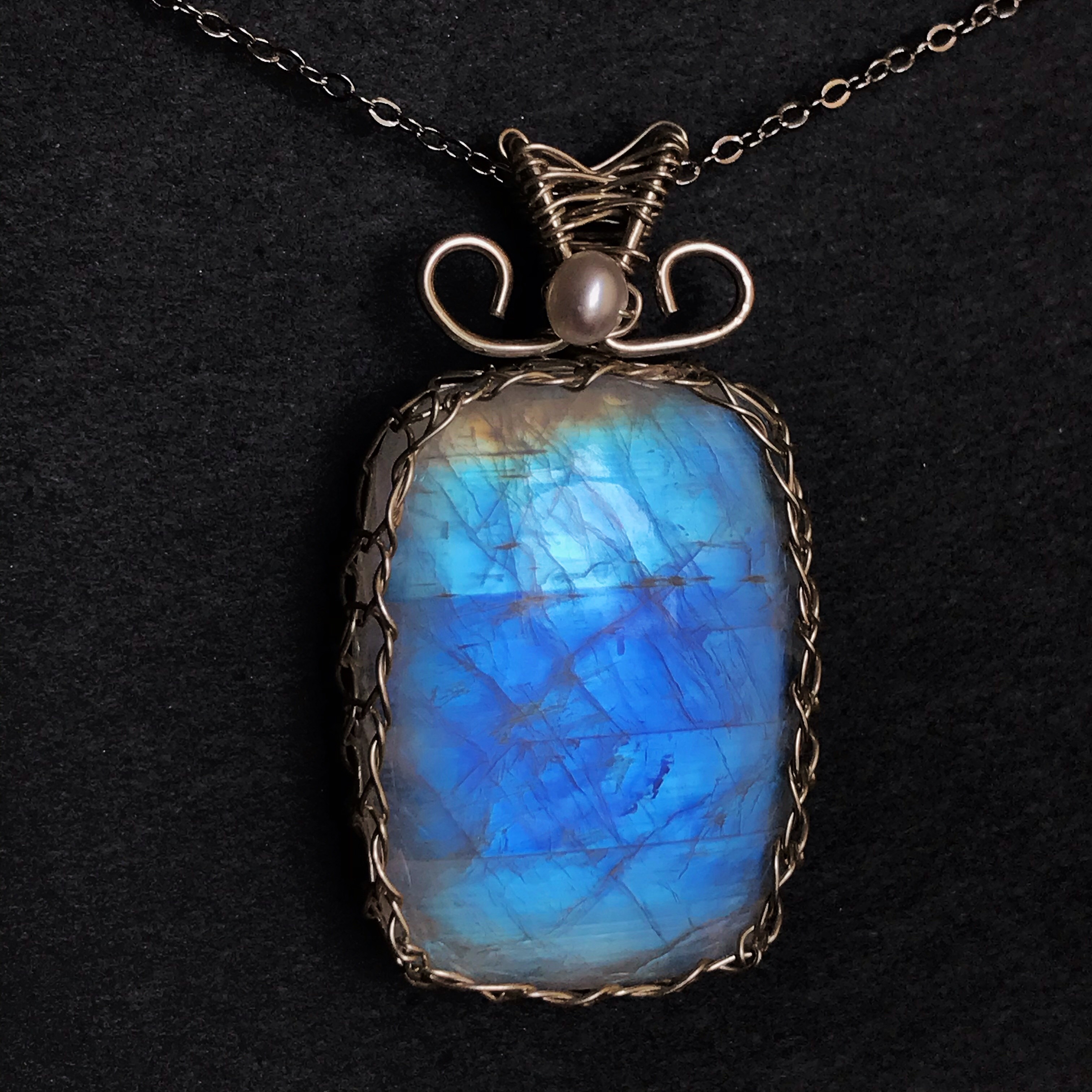 イギリス発送　ハイクォリティ  レインボームーンストーン　ワイヤーネックレス　ヒーリング　ハンドメイド