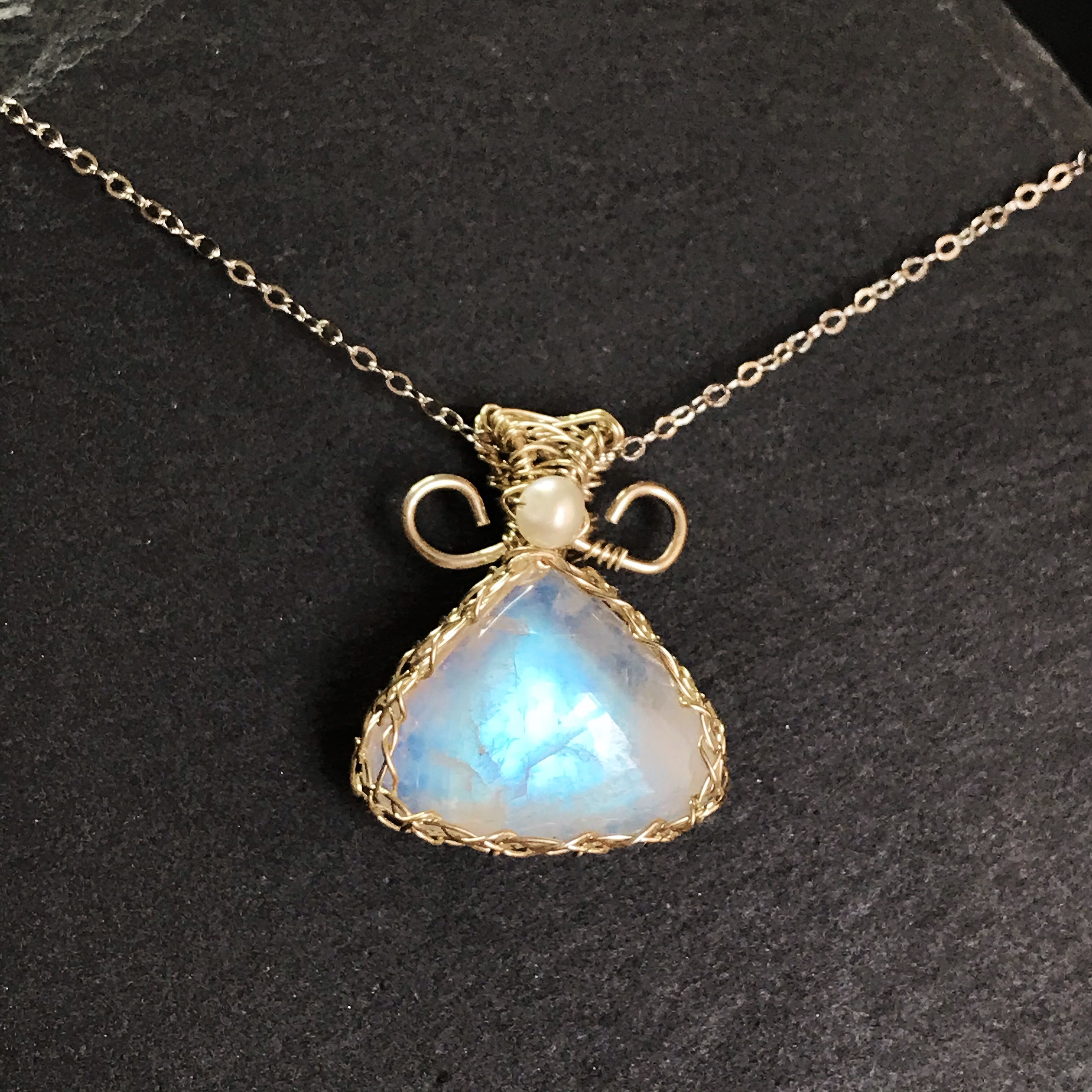 イギリス発送　ハイクォリティ  レインボームーンストーン　ワイヤーネックレス　ヒーリング　ハンドメイド