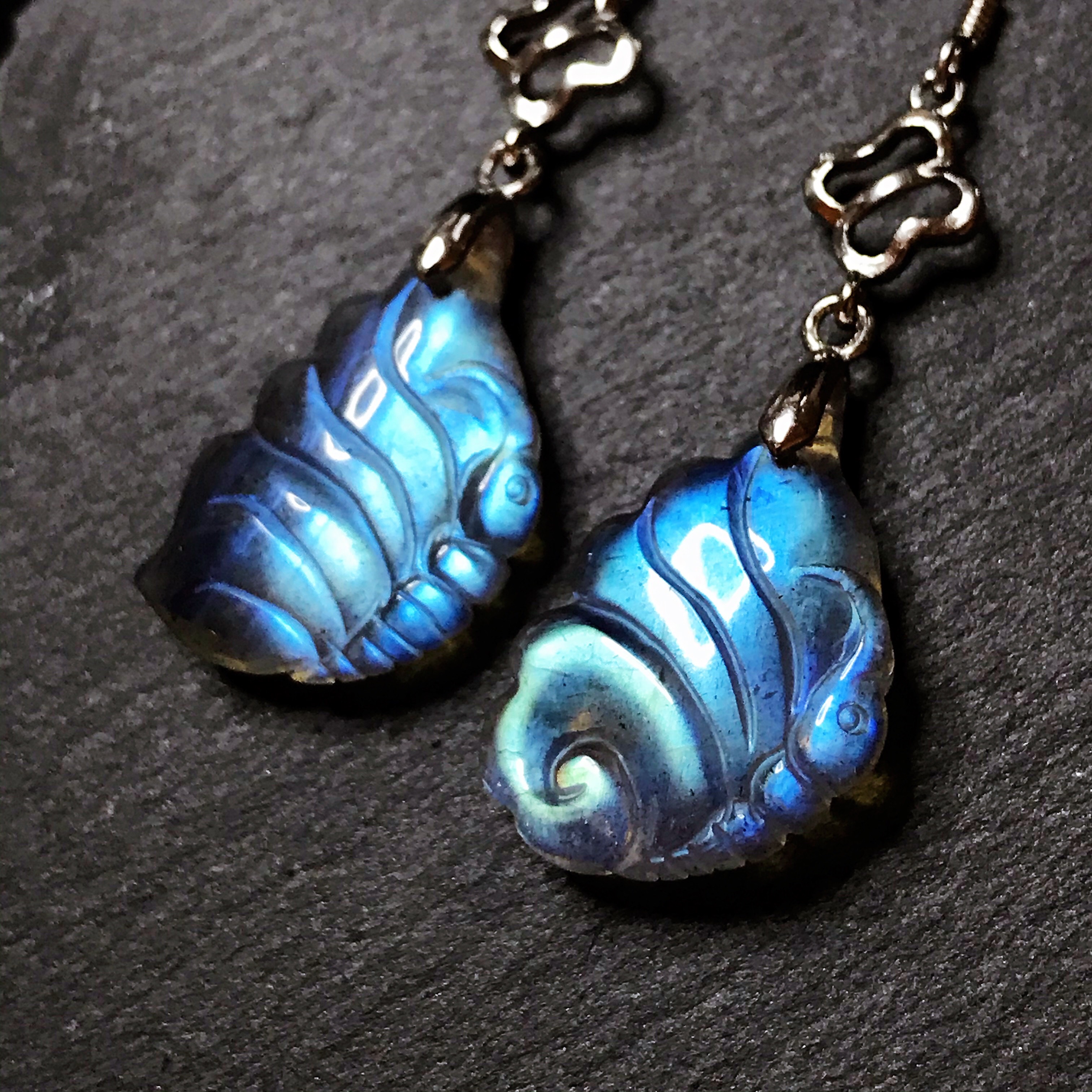 イギリス発送　トップグレード　天然ロイヤルブルー　ラブラドライト 蝶々ピアス  上品　一期一会