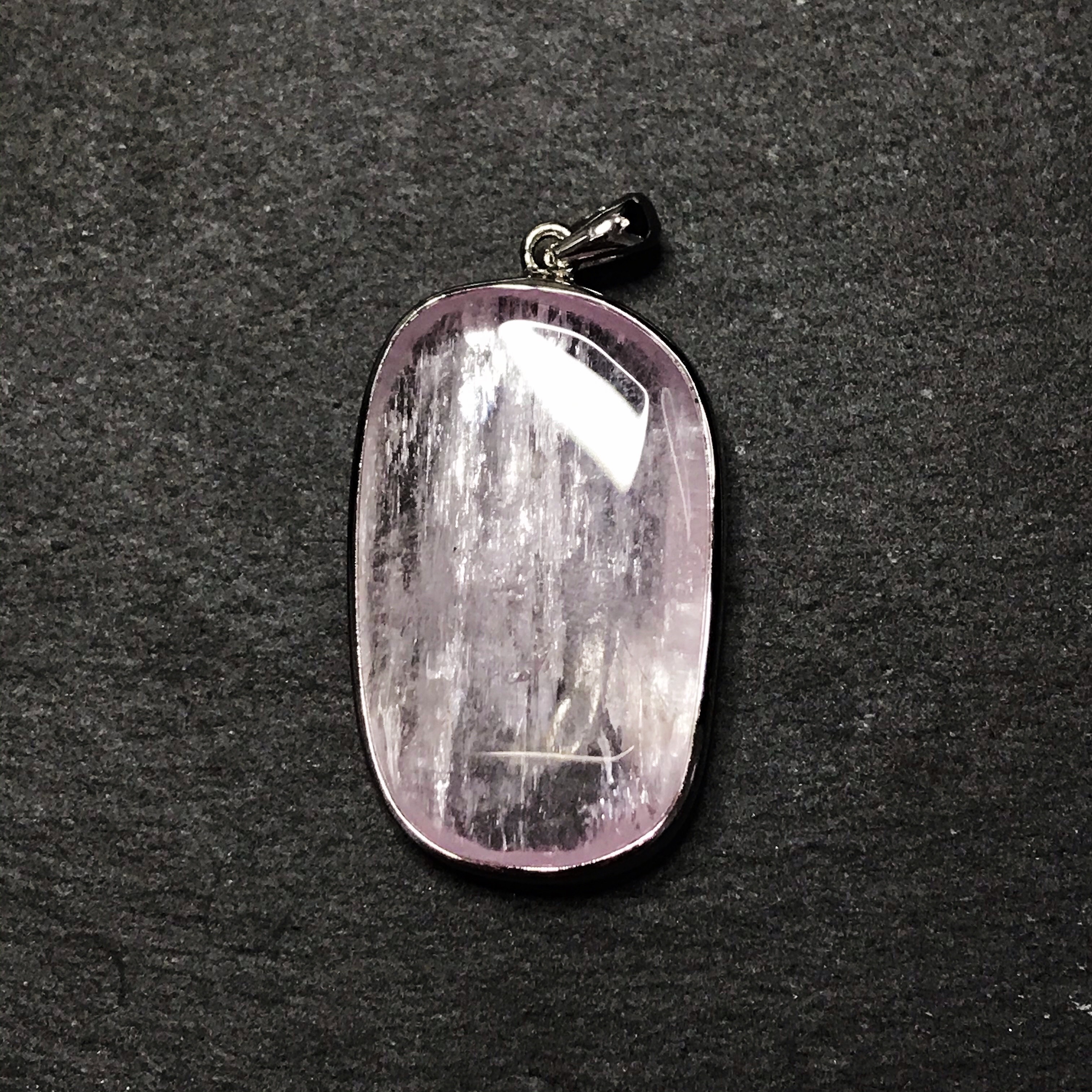 イギリス発送　限定品　原石ペンダント　トップグレード  クンツァイト キャッツアイ　ペンダント　ピンク 豪華 希少