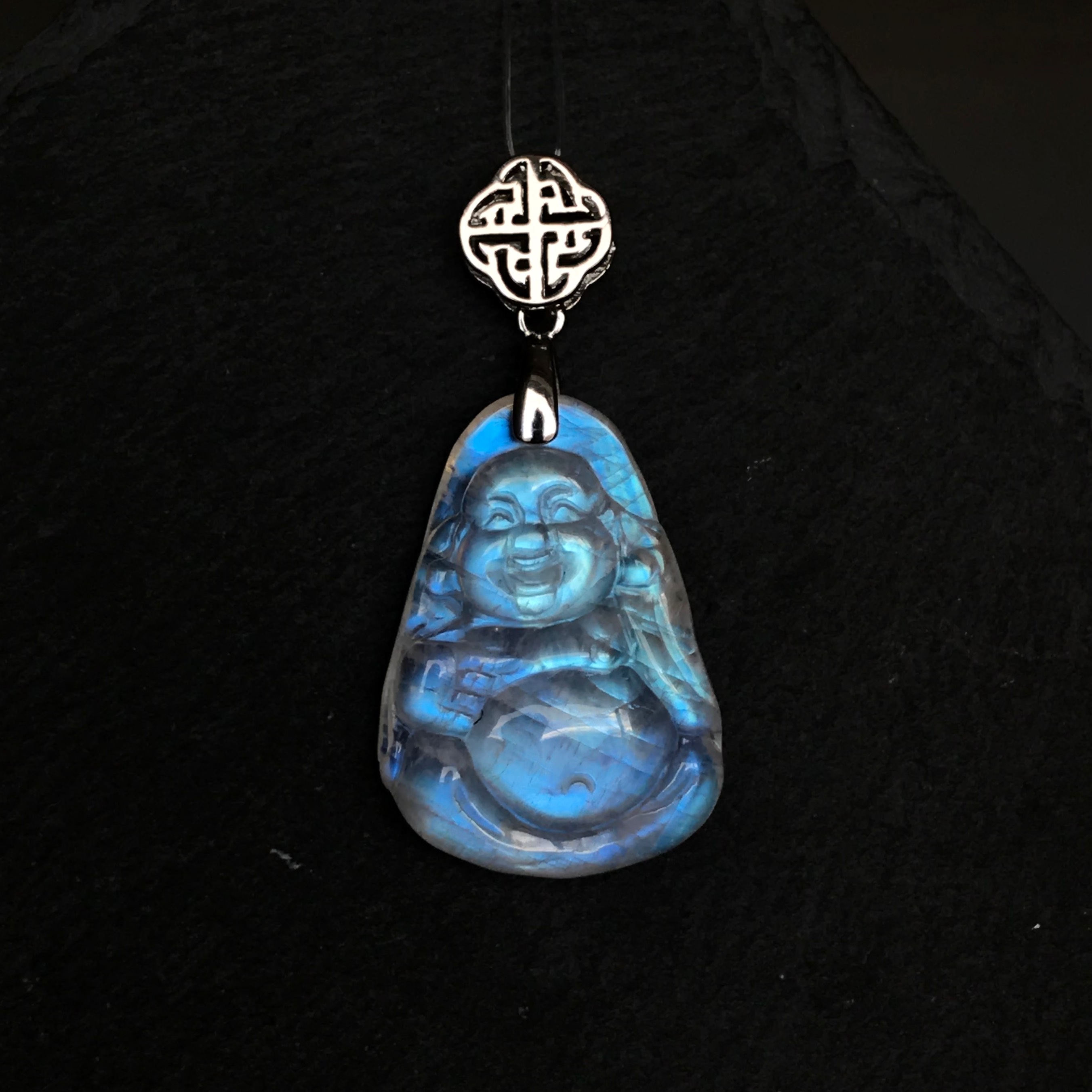 イギリス発送　手彫作品　ブルームーンストーン　布袋様　ペンダント　最強の癒し　笑顔　縁起物
