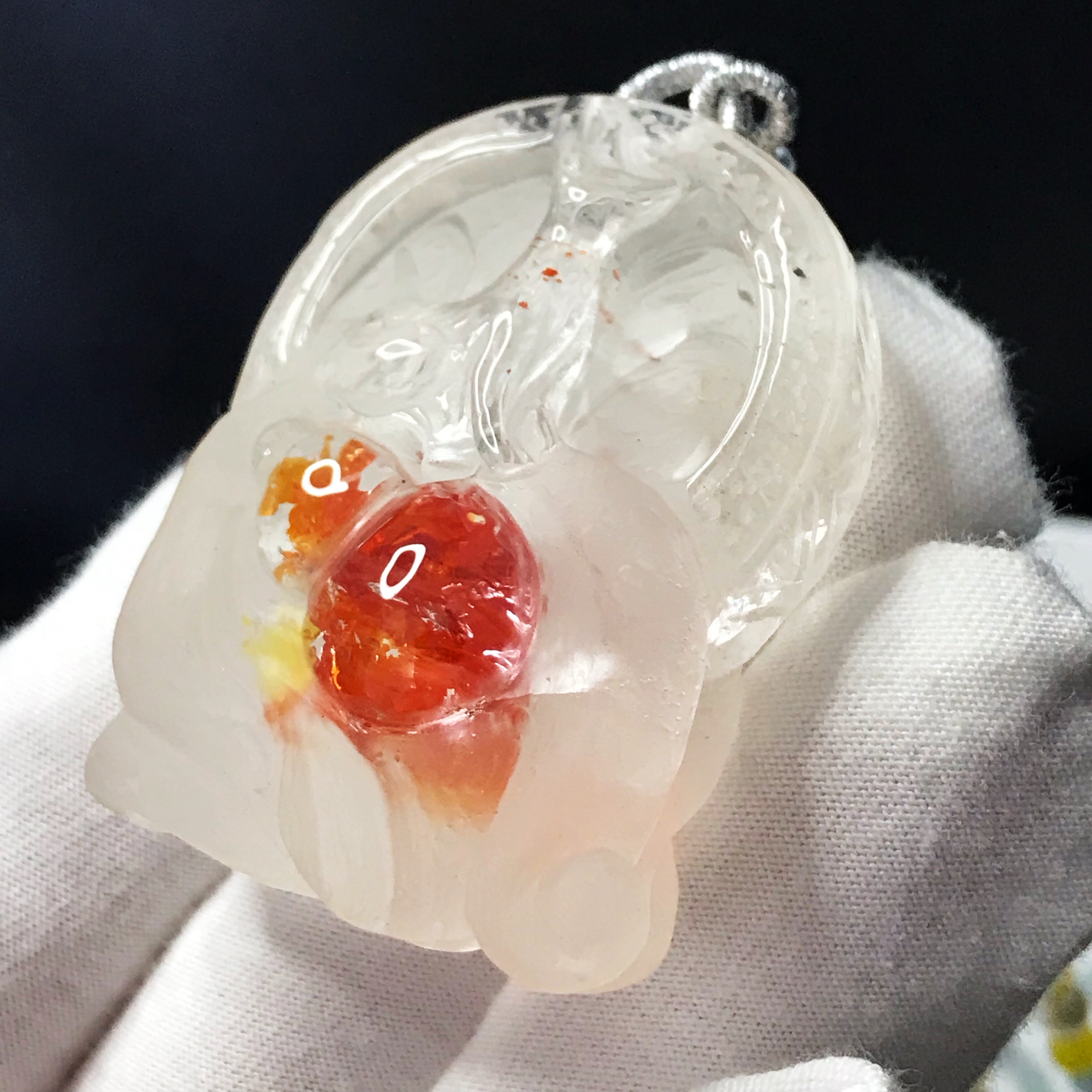 感謝セール　イギリス発送　一点物 かなり入手困難 貴重オーロラクォーツ　九尾の狐ネックレス 手彫り ハンドメイド 上品