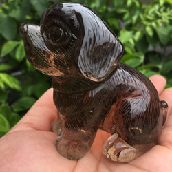 手彫り一点物 スモーキークォーツ 彫刻品 ワンちゃん ミニチュアダックスフンド 赤ちゃん 戌年 犬 2枚目の画像