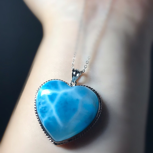 朝まで限界値下げセール　美麗　ラリマー　ハートペンダントトップ 朝まで限界値下げセール 美麗 ラリマー ハートペンダントトップ