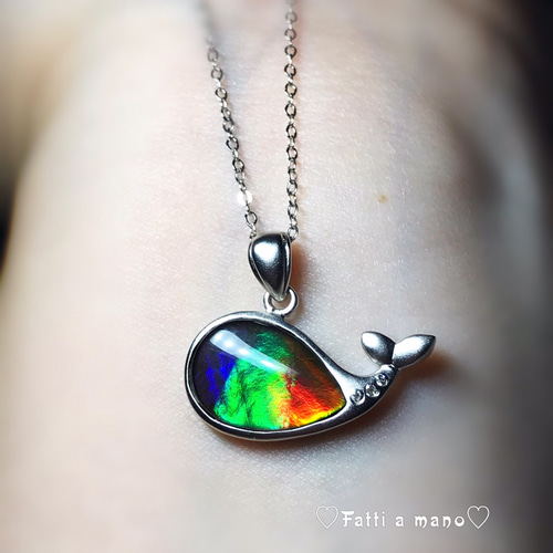 幸せな一年を 再販 AAAグレード虹色 可愛いクジラ 鯨