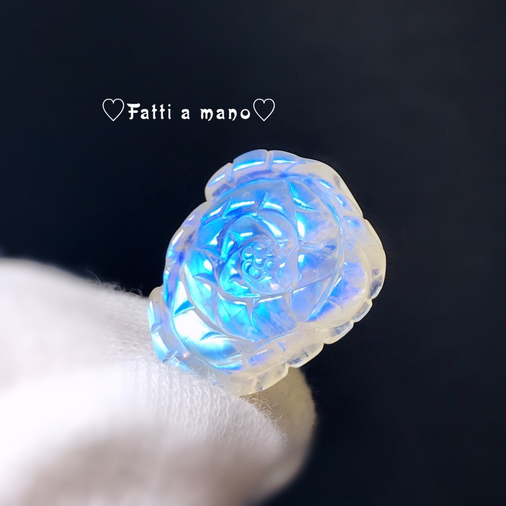 特価 一期一会 透明度が高いブルームーンストーン 蓮の花Yネックレス 華麗 手彫り作品