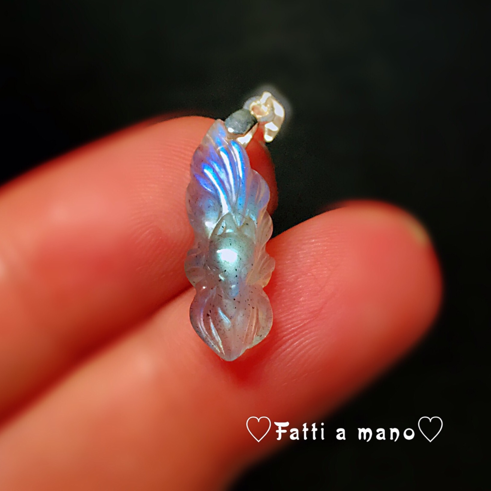 貴重品 神々しい御守り 手彫り ロイヤルラブラドライト 開光 九尾の狐 ペンダントトップ