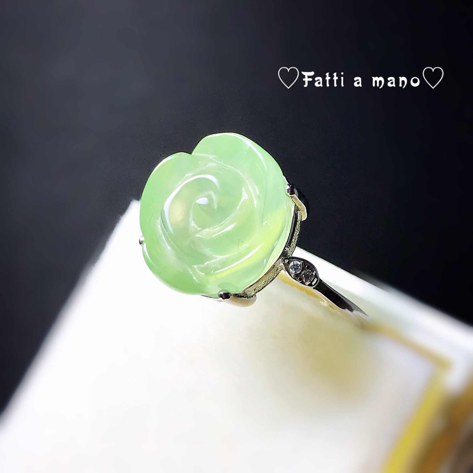 イギリス発送　ハイクォリティ  プレナイト バラの花指輪 リング 手彫り 可愛い