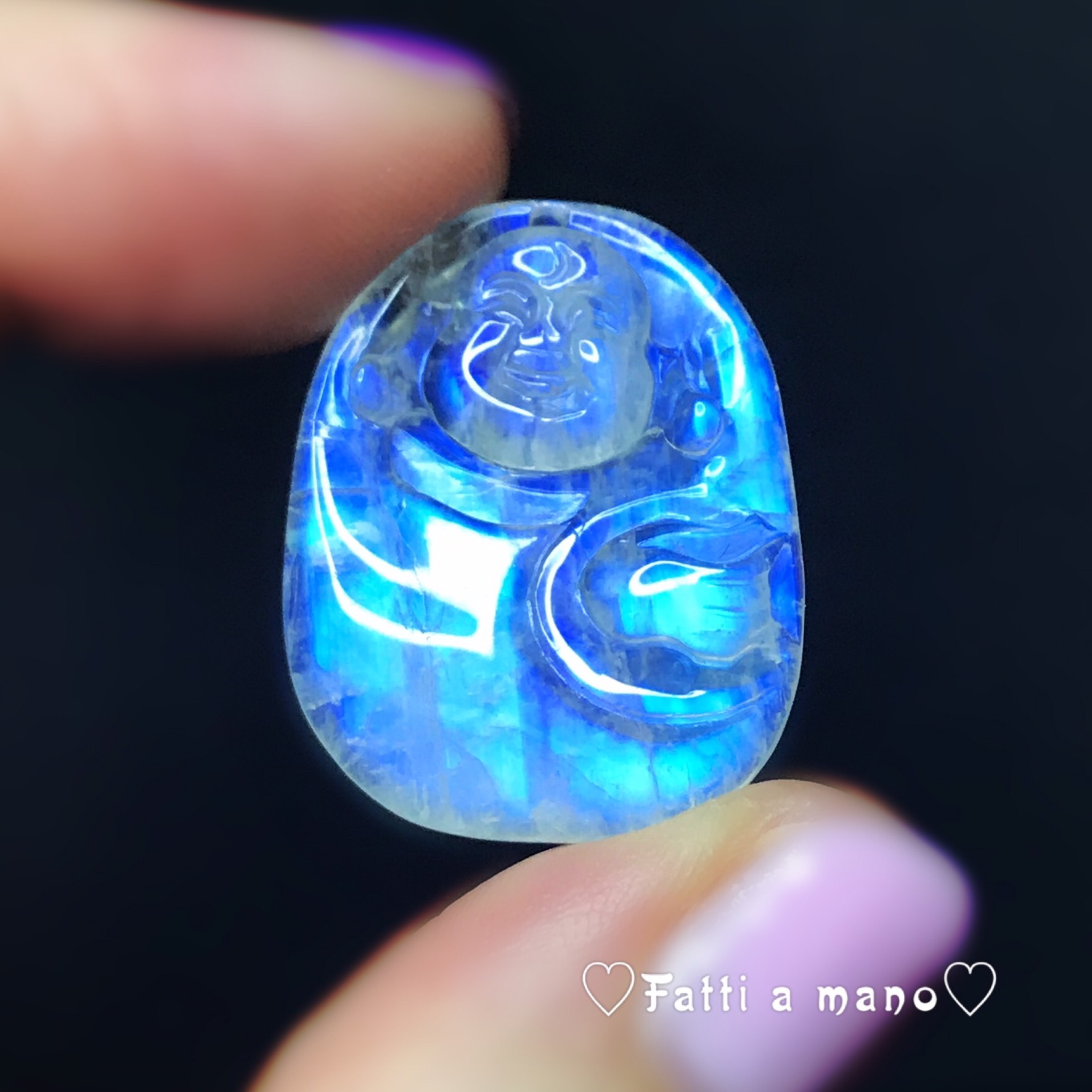 ハイクォリティ レンボームーンストーンの布袋様 最強のお守り 長寿 開光 笑顔がストレス発散になる 年末年始