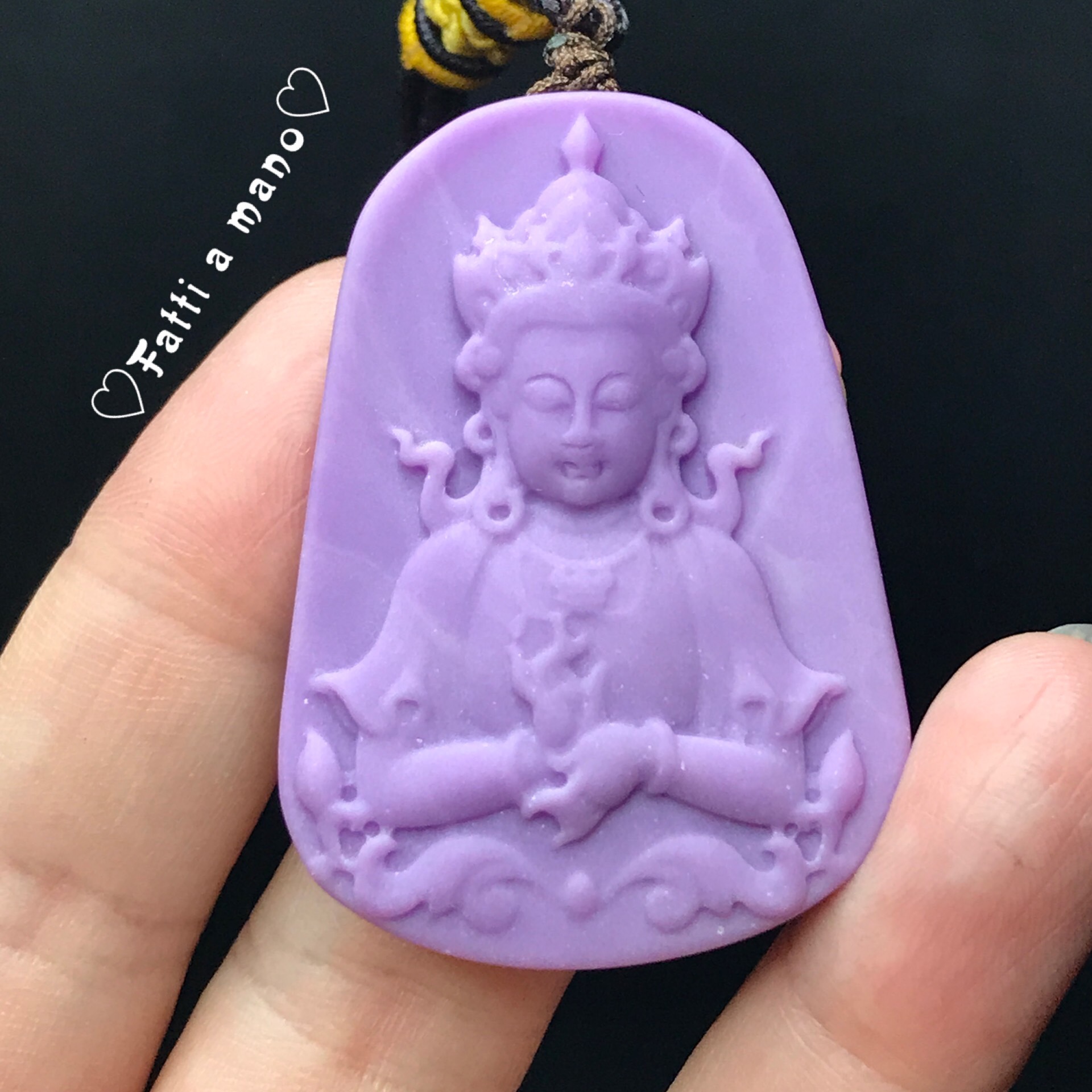 手彫り　アメリカ産フォスフォシデライト　観音様　御守り　紫　パープル　天然石