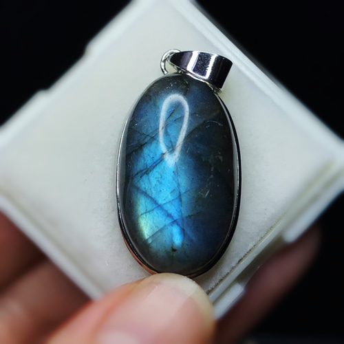 大ぶり1点 シラー綺麗個性的ラブラドライトハートカットのネックレストップ