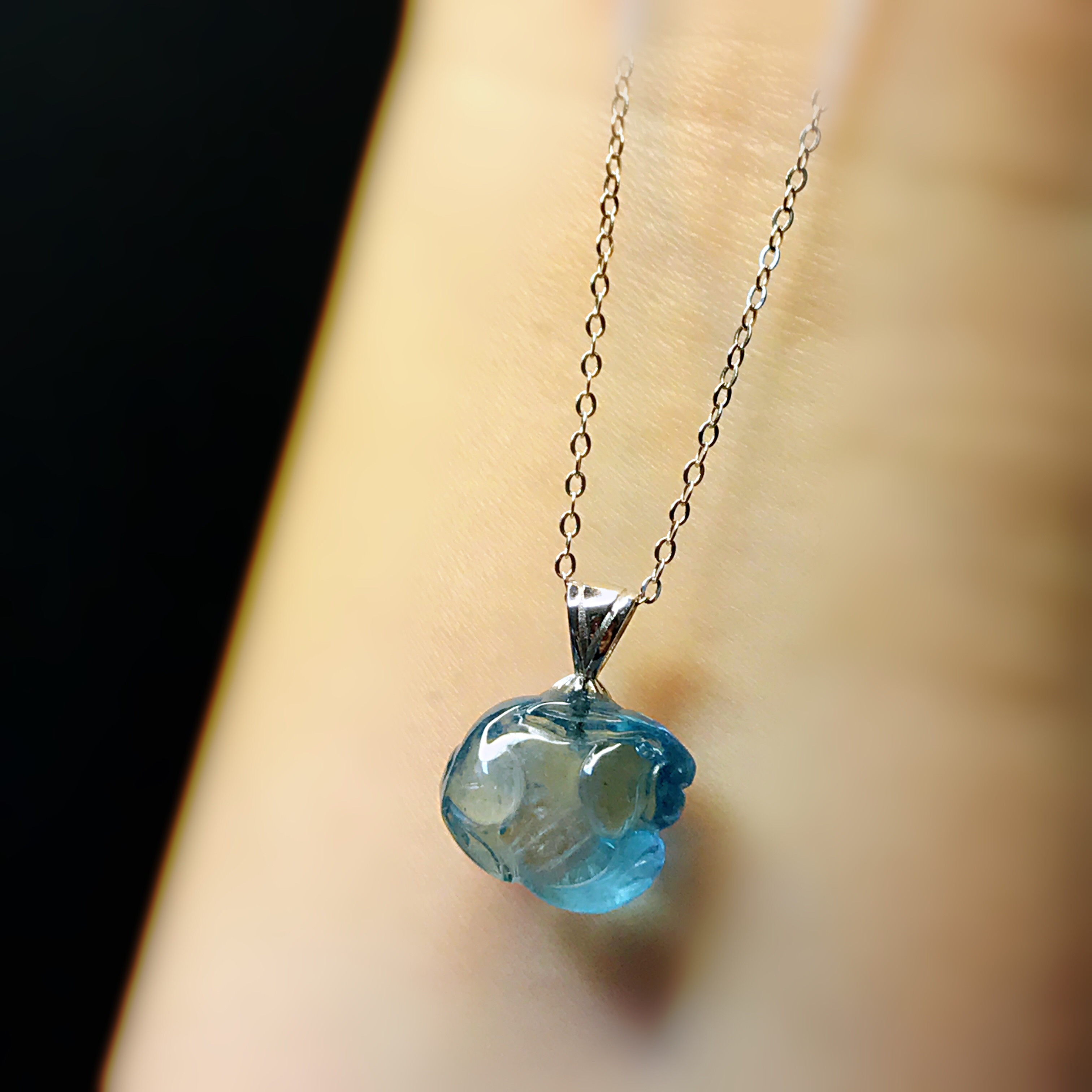 イギリス発送　送料無料　可愛い 手彫り サンタマリア アクアマリン 3Dうさぎちゃんネックレス　兎 Silver925