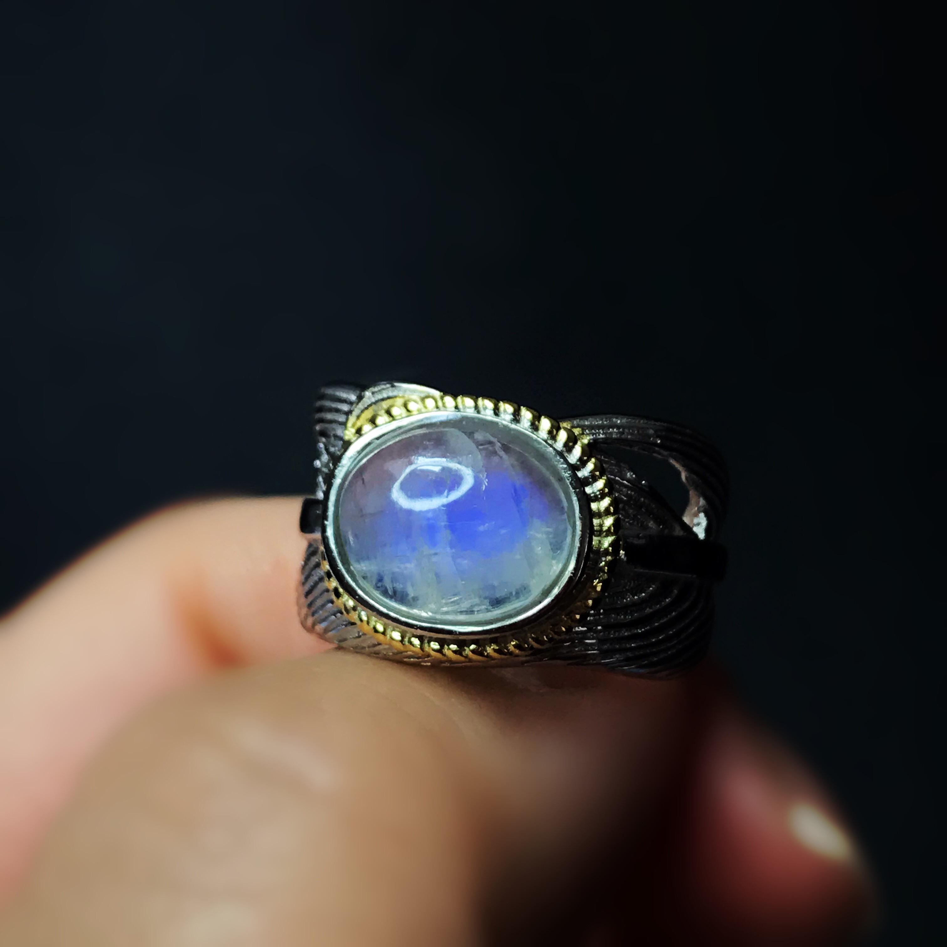 イギリス発送　手彫り　ハイクォリティ ホワイトラブラドライト　デザインリング ブルーシラー Silver925 羽リング