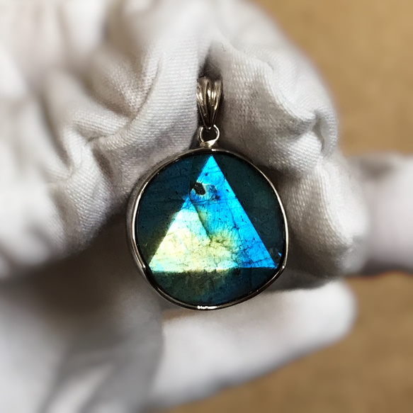 02イギリス発送 送料無料 手彫り ロイヤルブルーラブラドライト 六芒星