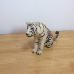 Tiger/ホワイトタイガー・トラ羊毛フェルト座像 3枚目の画像