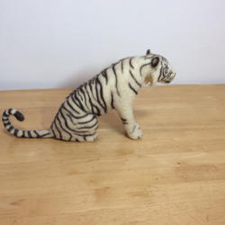 Tiger/ホワイトタイガー・トラ羊毛フェルト座像 4枚目の画像