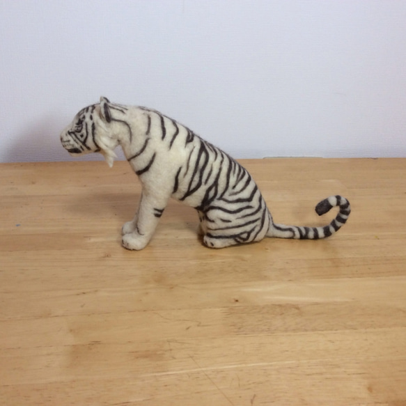 Tiger/ホワイトタイガー・トラ羊毛フェルト座像 5枚目の画像