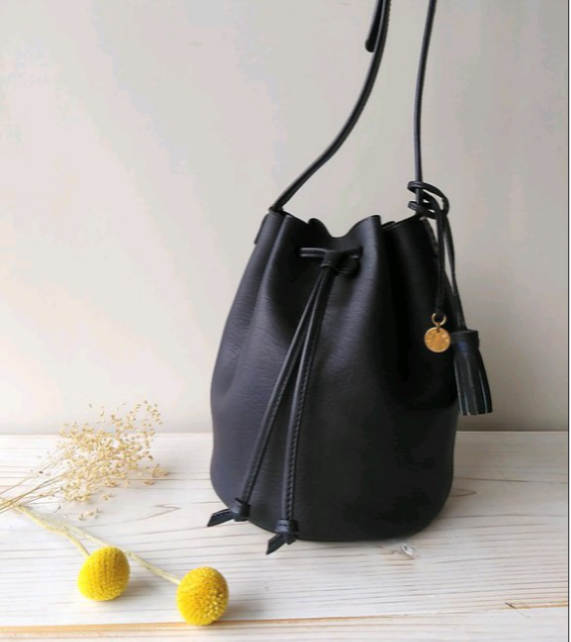 イタリアンシュリンクレザー  巾着ショルダーバッグ　本革