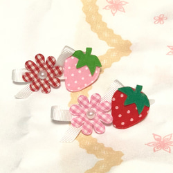 犬用リボン☆ イチゴとお花のリボン 1枚目の画像