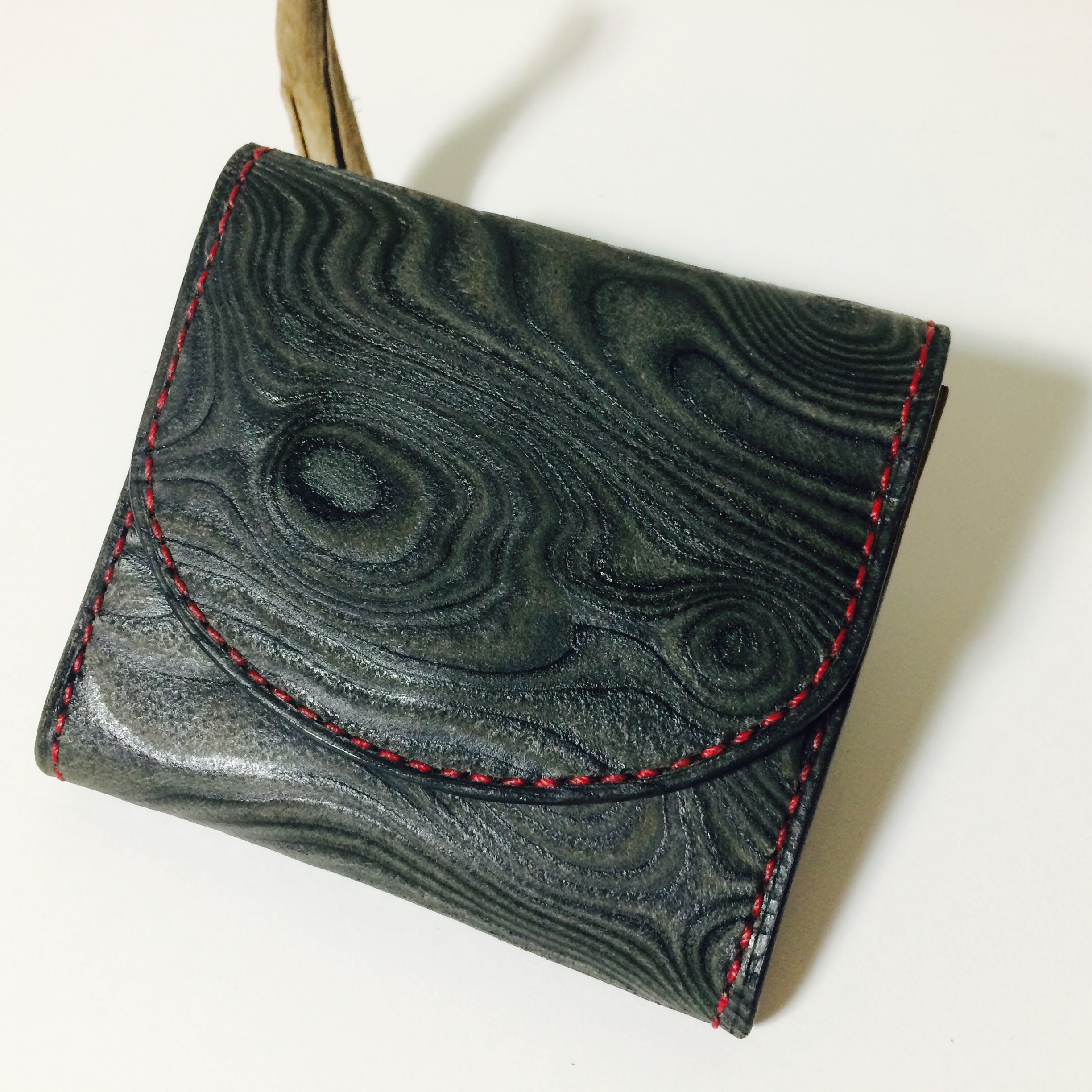 〜説明動画あり〜スキモレザーコンパクトお財布〈木目〉【黒】