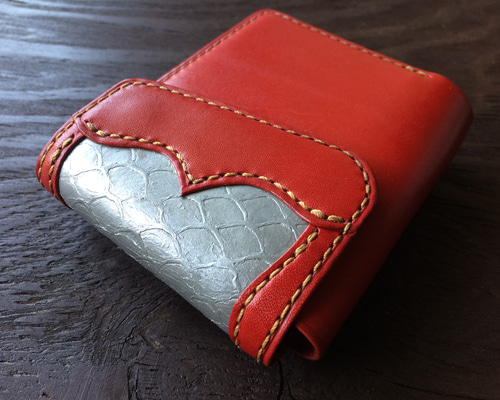 魚革使用コンパクト二つ折り財布〜説明動画あり〜 二つ折り財布 LW