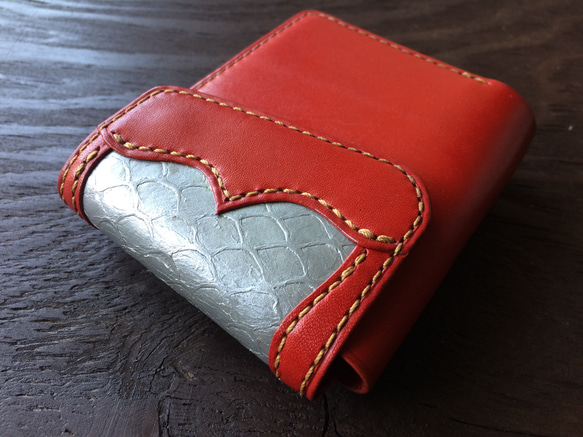 魚革使用コンパクト二つ折り財布〜説明動画あり〜 二つ折り財布 LW