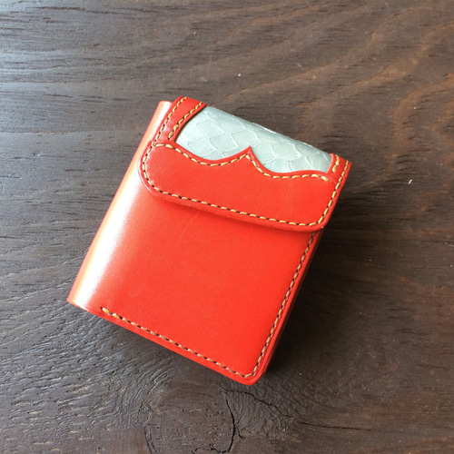 魚革使用コンパクト二つ折り財布〜説明動画あり〜 二つ折り財布 LW