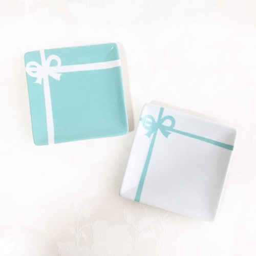 ティファニー　大皿　2枚セット　リボン　新品 Tiffany & Co. リボン付き皿2枚セット Tiffany & Co. リボン付き皿2枚